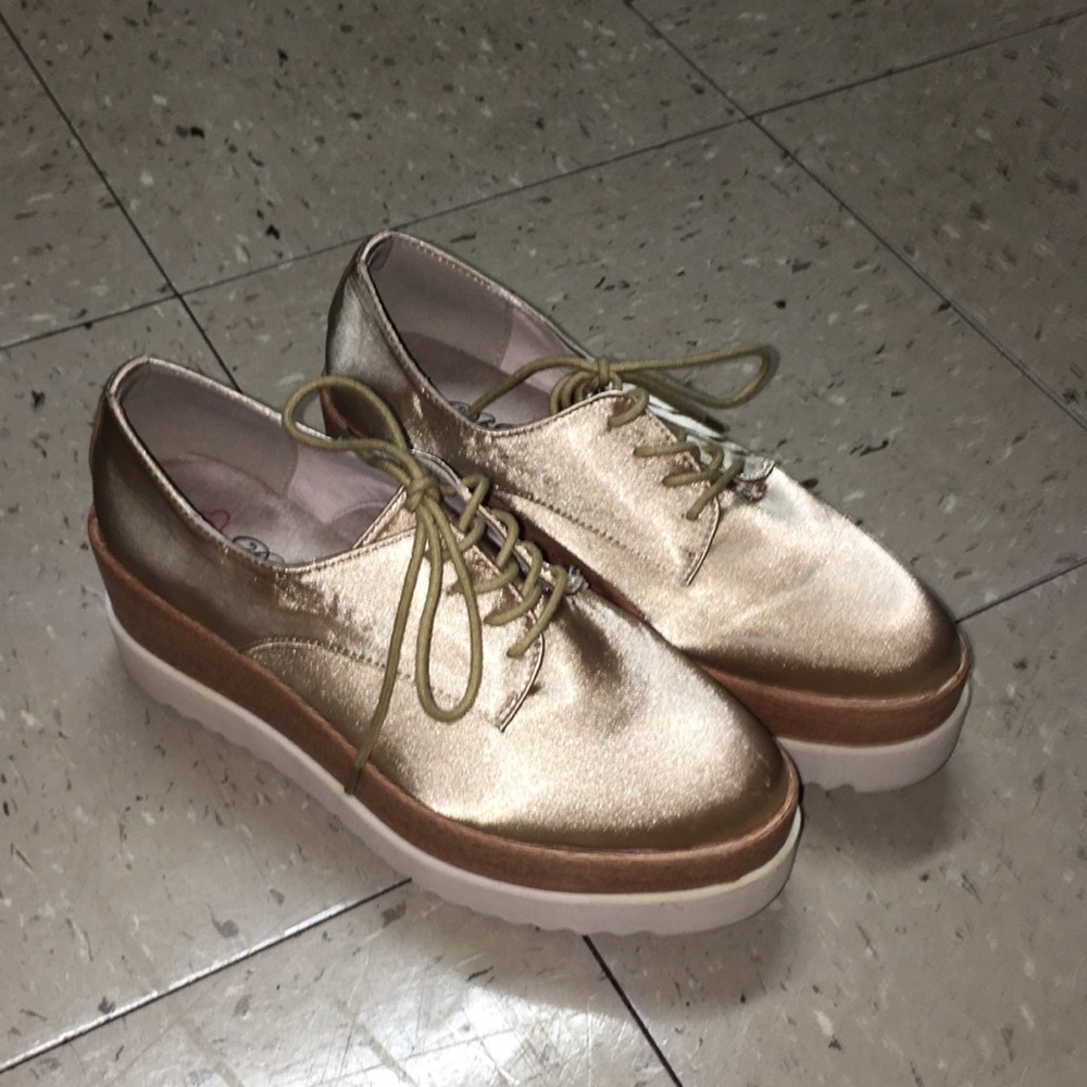 Platform sneaker gold